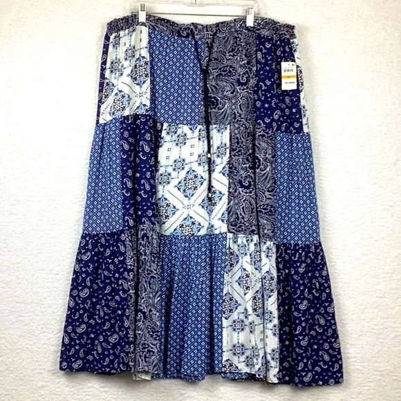 NWT Style & Co Women’s Size 3X Bandana Print Maxi Skirt. - Picture 2 of 8